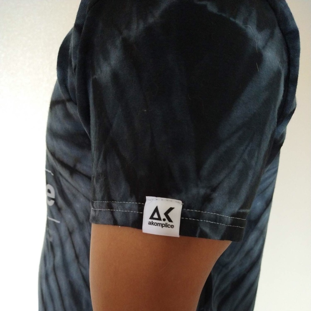 Akomplice Men’s Tee Shirt - Picture 2 of 2